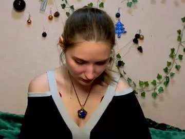 _kikiclark_ on Chaturbate