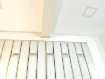 Freechat adreeaperez1 on Chaturbate