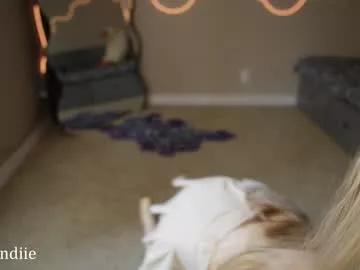 Freechat bestblondiiecb on Chaturbate