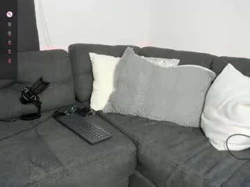 Freechat bizarrelovetriangle on Chaturbate