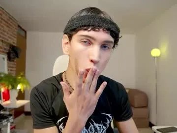 boream_ — GOAL: Twerk  [14 tokens remaining] let's exploit #twink #muscle #18 #anal #fuckmachine
