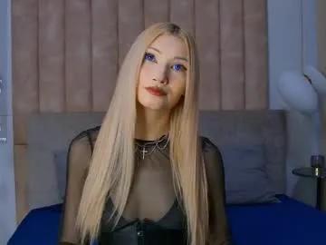 Freechat carolreeves on Chaturbate