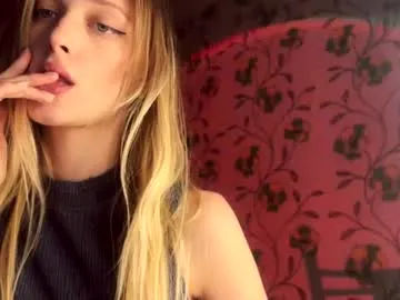 darlingdarinka — boobs tease  #skinny #natural #smalltits #18 #hairy  [165 tokens left]