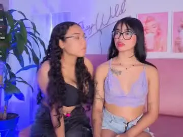 emmy_and_luna on Chaturbate