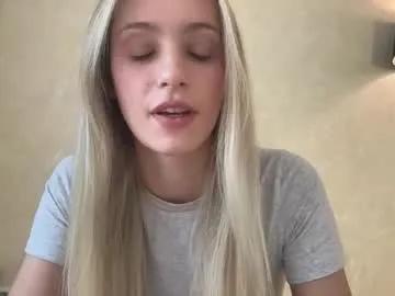 Freechat fflloowweerr on Chaturbate