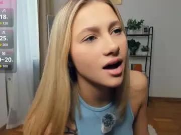 Freechat glossybabe_ on Chaturbate