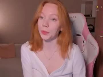 Freechat honeyautumn on Chaturbate
