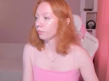 Freechat honeyautumn on Chaturbate
