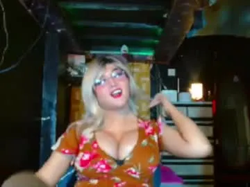 Freechat hugecumbarbie on Chaturbate