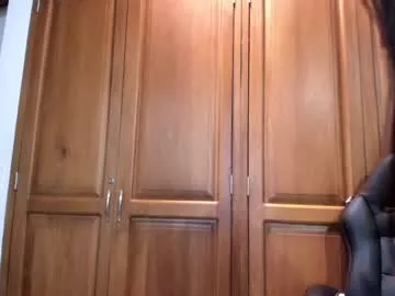 Freechat karinaebony_ on Chaturbate