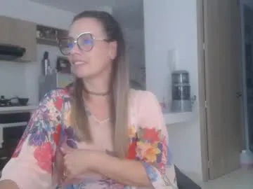 Freechat latinpaprika on Chaturbate