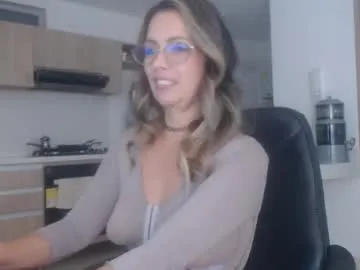 Freechat latinpaprika on Chaturbate