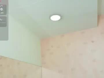 littleebonymommy on Chaturbate 