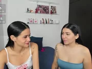 Freechat marianaandvalen on Chaturbate