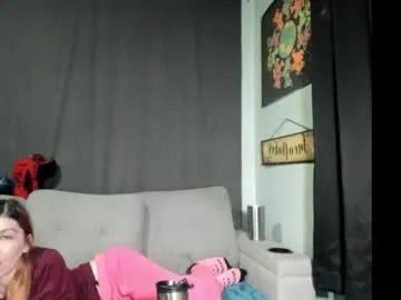 Freechat roxihazeleyes on Chaturbate