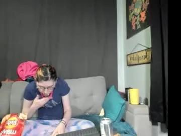 Freechat roxihazeleyes on Chaturbate