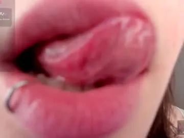 Freechat shine_vivi on Chaturbate