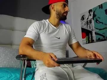 Freechat yiyo10_ on Chaturbate