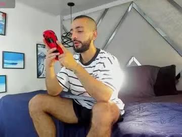 Freechat yiyo10_ on Chaturbate
