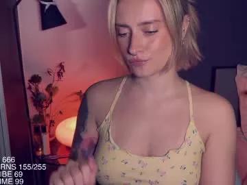 Freechat yvie_ on Chaturbate
