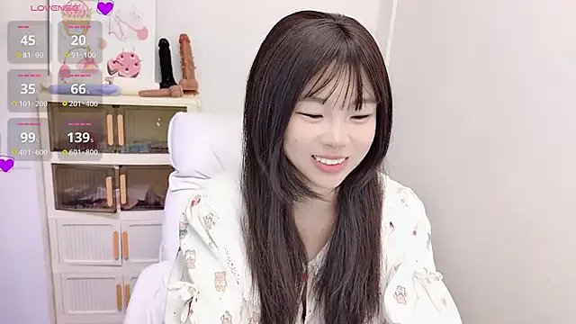 Freechat 9aunatiis on StripChat