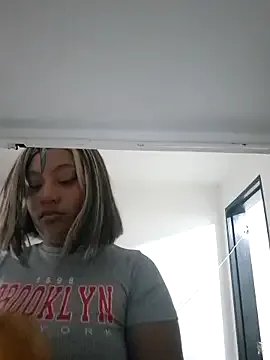 Freechat Adelehottman on StripChat