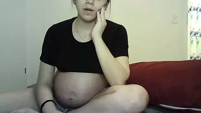 Offline Ahotkittyxxx on StripChat