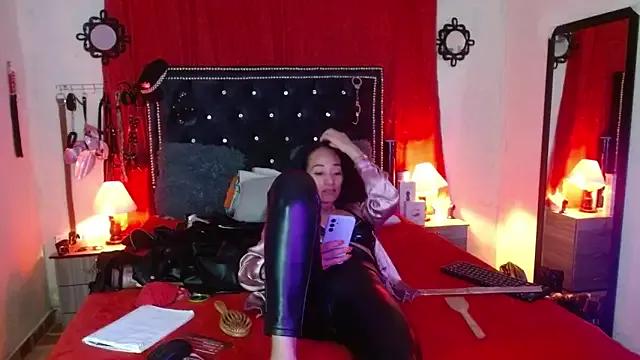 Freechat AmelieMartinez on StripChat