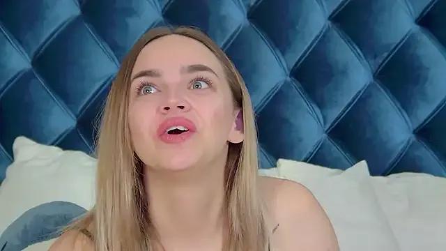 Freechat AnitaVenture on StripChat