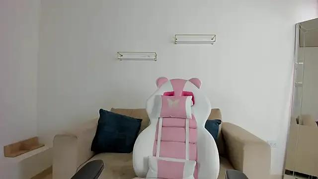 april_smiith — SHOW ASSHOLE