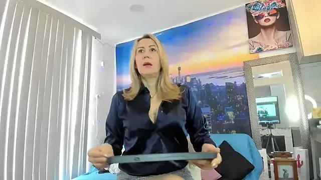 Freechat ashleymilf_1 on StripChat