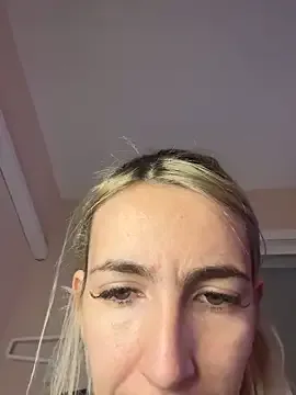 Offline BarbieBlondieGirl on StripChat