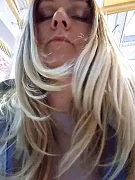 Offline Bondgirl_013 on StripChat