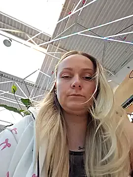 Offline Bondgirl_013 on StripChat