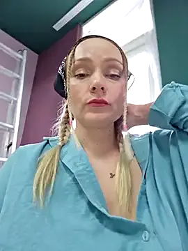 Offline Bondgirl_013 on StripChat