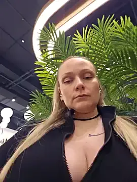 Offline Bondgirl_013 on StripChat