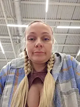 Offline Bondgirl_013 on StripChat