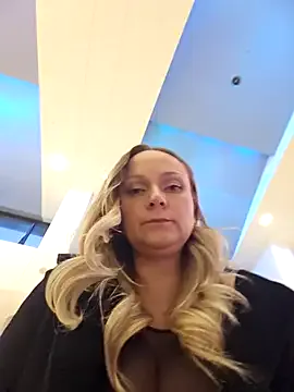 Offline Bondgirl_013 on StripChat