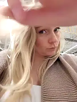 Offline Bondgirl_013 on StripChat