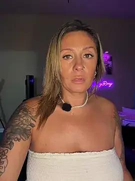 bossyroxy84 — Fuck machine naked 15 min