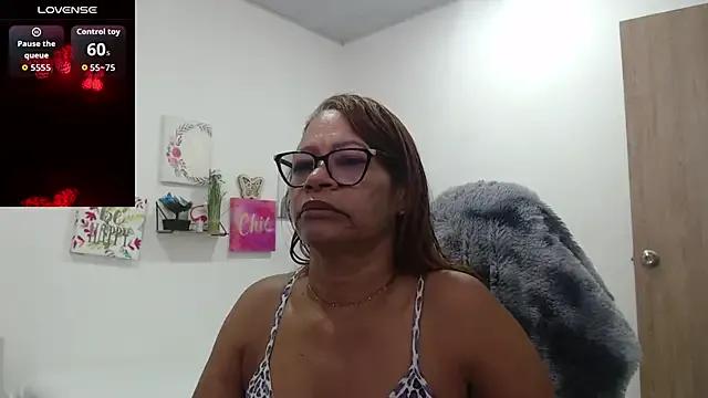 Freechat BustyMilf_ on StripChat