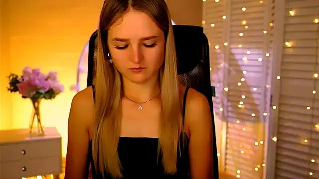 StripChat DeboraLarson is Freechat DeboraLarson — I'll send a photo of my smile...