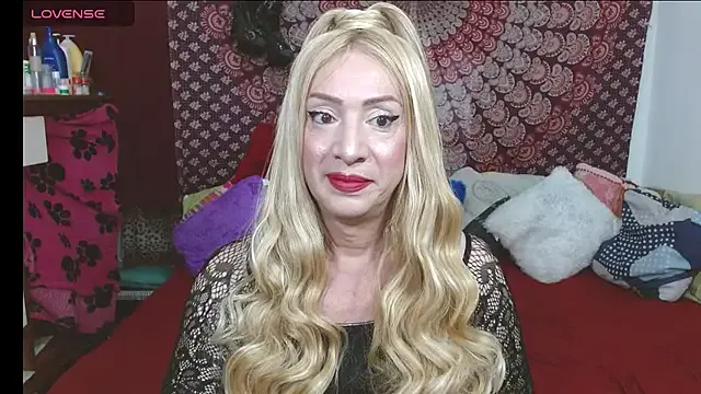 Offline elena_evans on StripChat