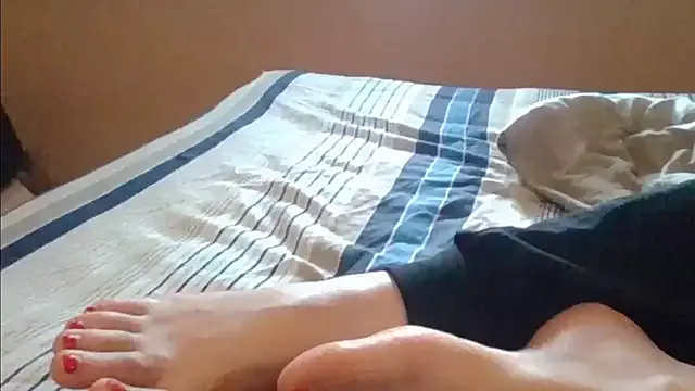 Offline Elinatiranda on StripChat