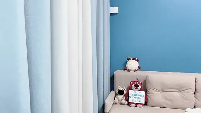 Offline ella55-- on StripChat