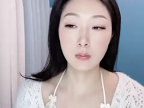 Offline ella55-- on StripChat