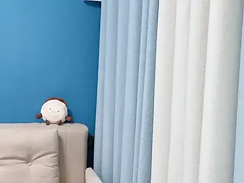 Offline ella55-- on StripChat