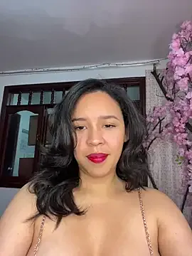 Esmerald_1111 on StripChat