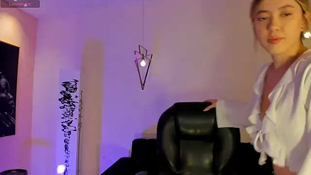EveBensonX on StripChat