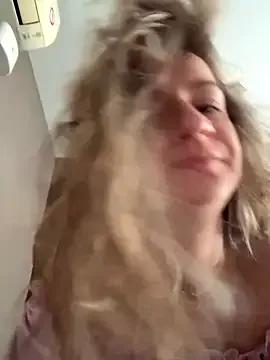 StripChat EvvaMur is Freechat EvvaMur — take off the red top